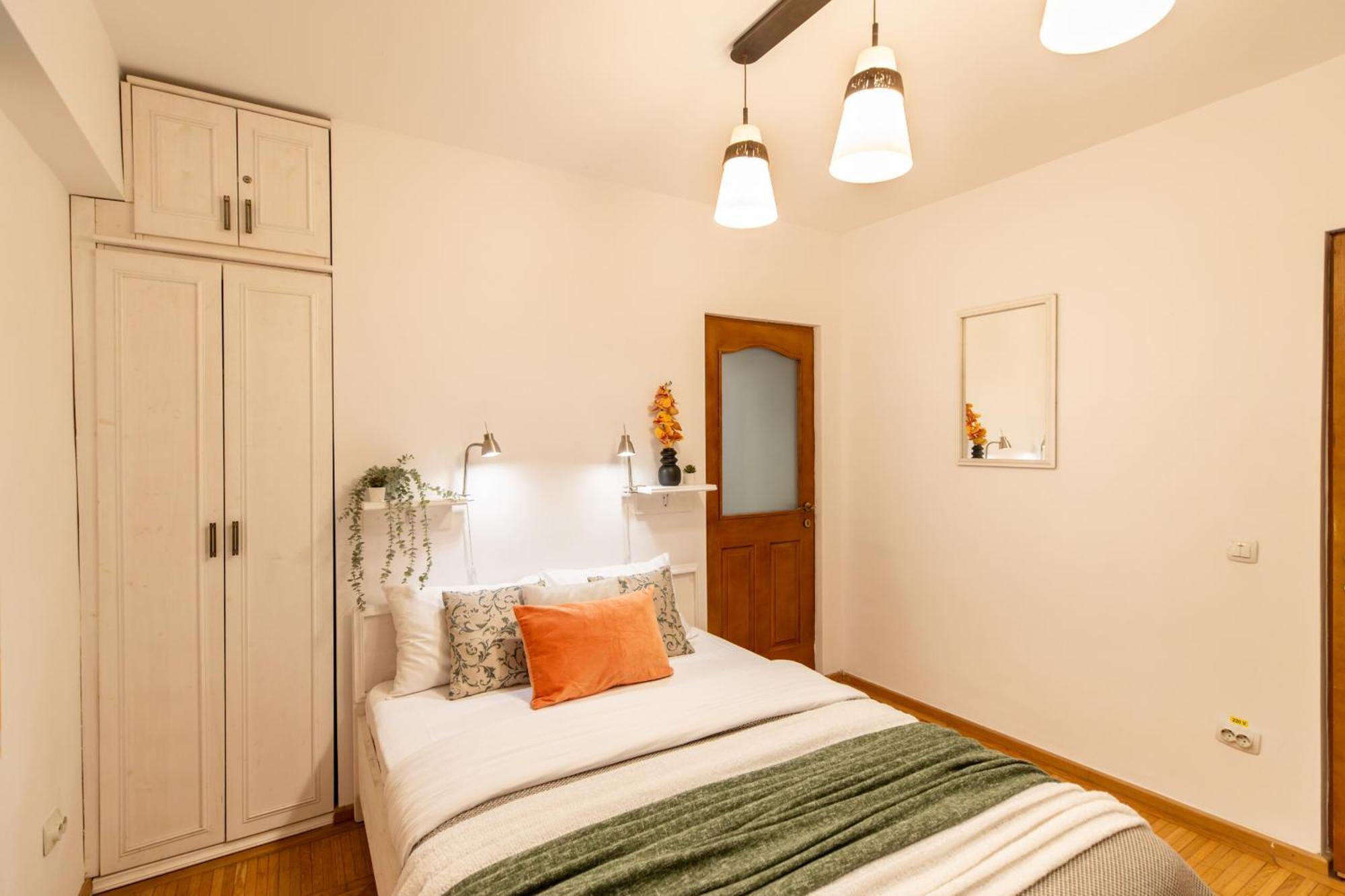2Br Apartment At Piata Natiunilor Unite: Perfect For City Center Stays Букурещ Екстериор снимка