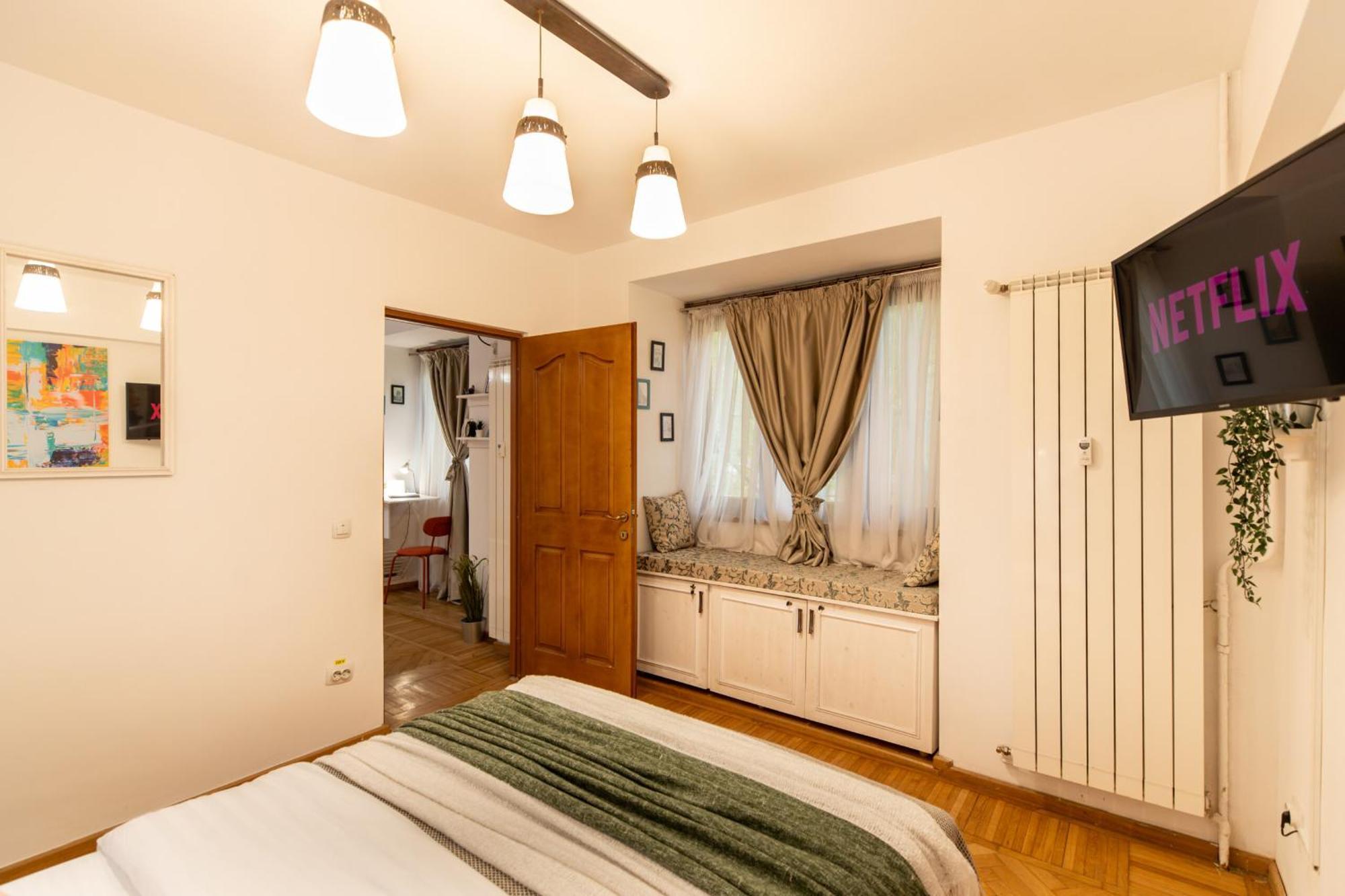 2Br Apartment At Piata Natiunilor Unite: Perfect For City Center Stays Букурещ Екстериор снимка
